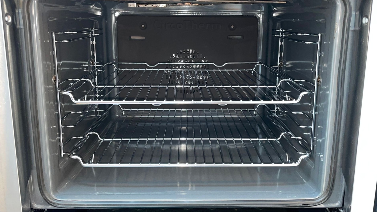 5 Reasons to Get Your Oven Professionally Cleaned
